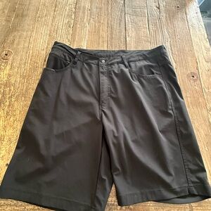 GAIAM Men's Charcoal Flat Front Shorts
